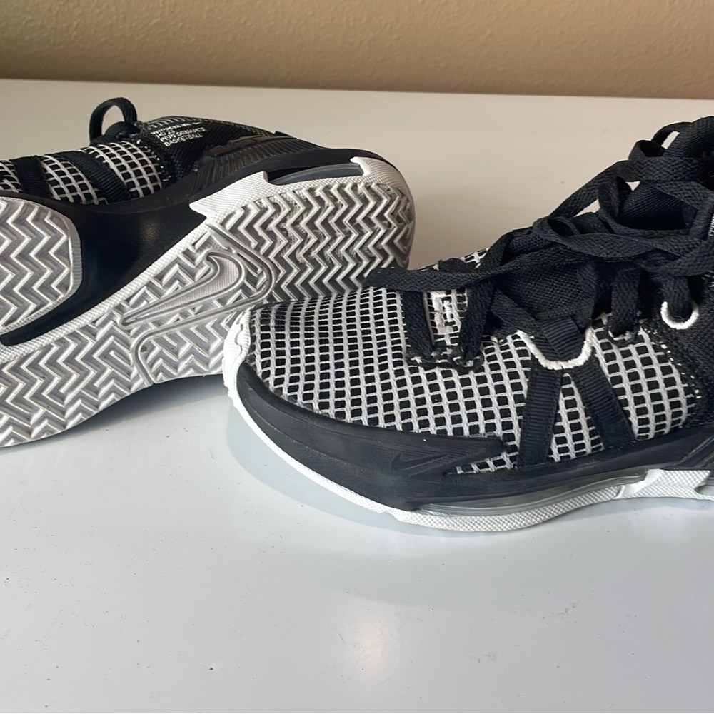 Nike Kids Shoes Black and White